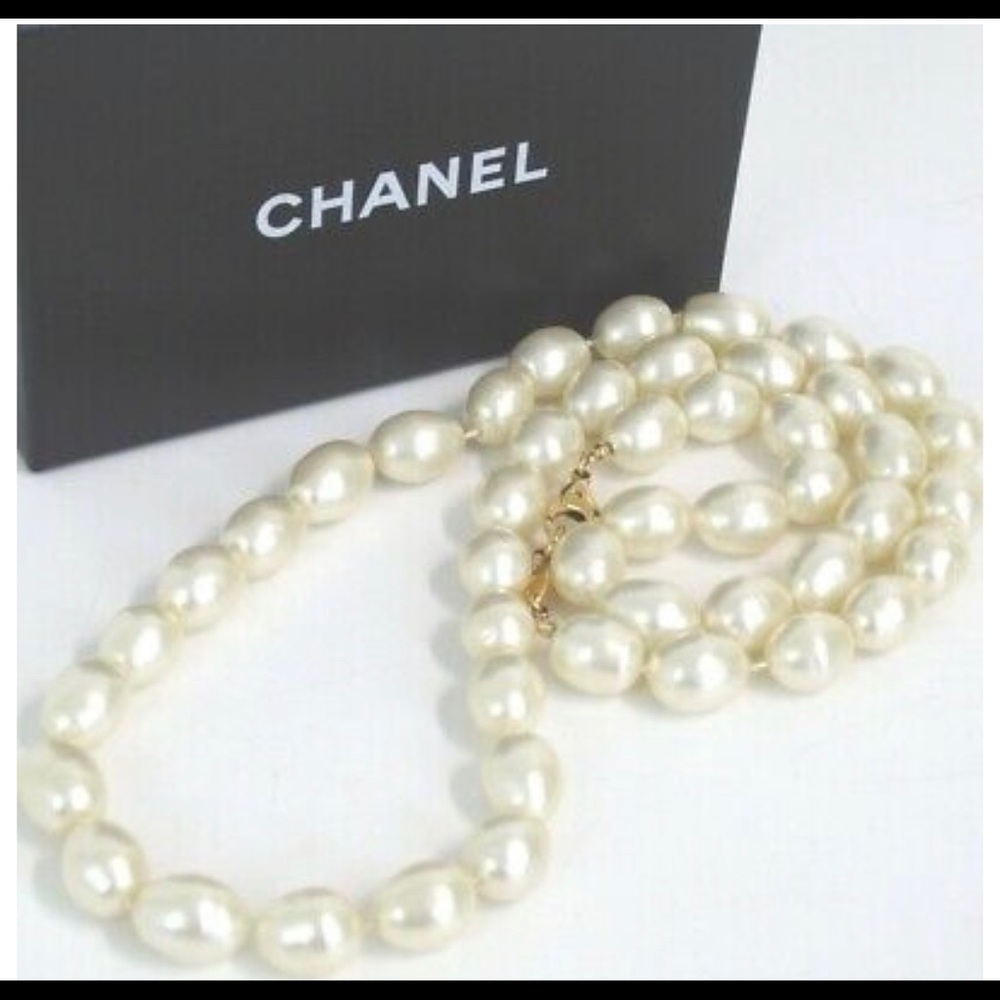 Chanel big long pearl necklace